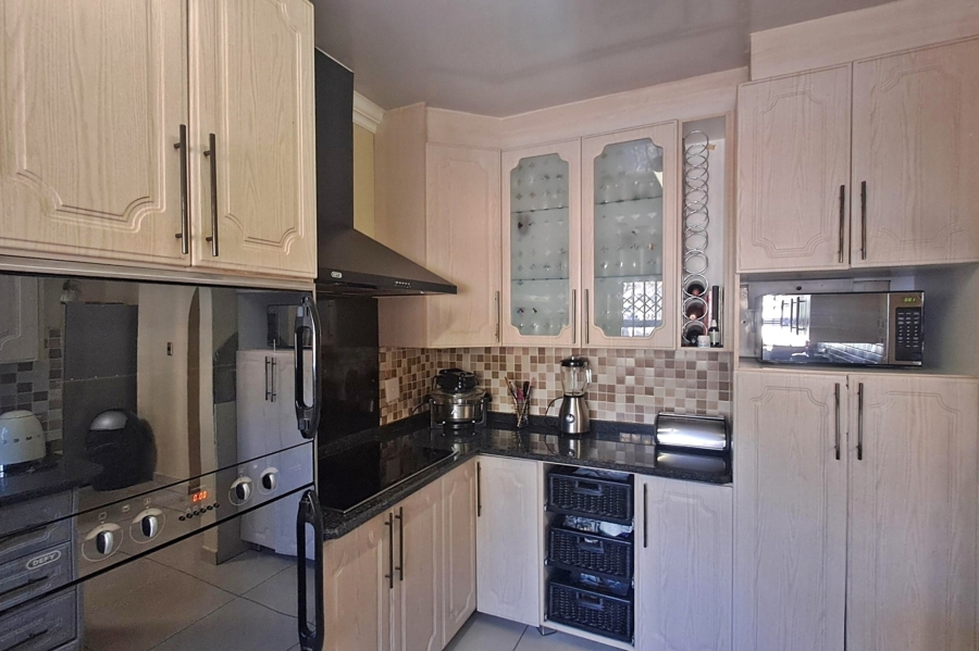 3 Bedroom Property for Sale in Rooihuiskraal Gauteng
