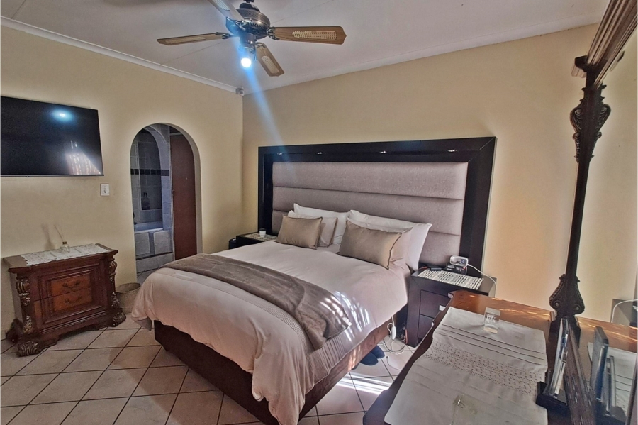 3 Bedroom Property for Sale in Rooihuiskraal Gauteng