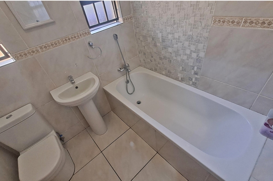 3 Bedroom Property for Sale in Rooihuiskraal Gauteng