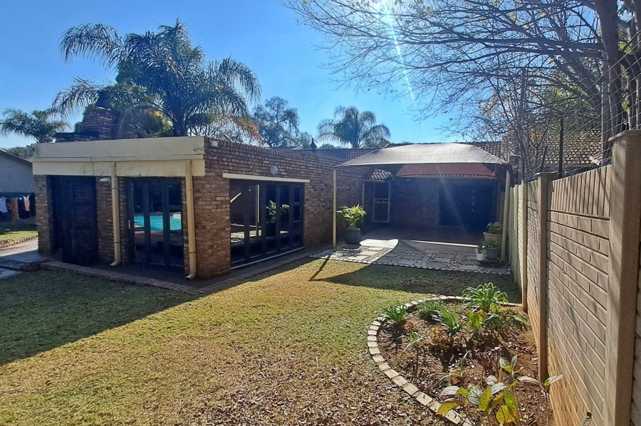 3 Bedroom Property for Sale in Rooihuiskraal Gauteng