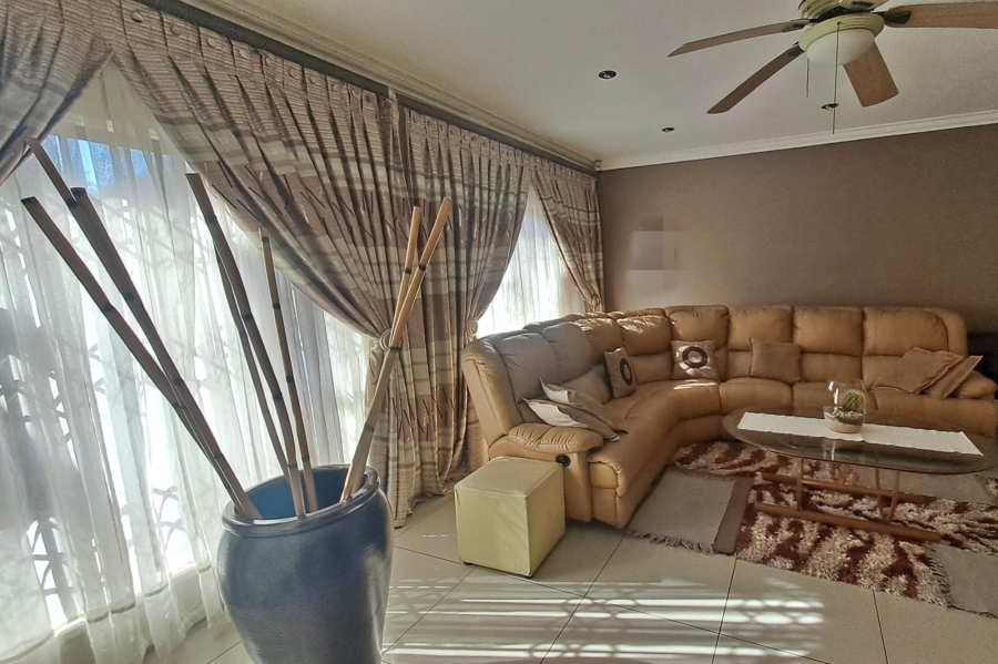 3 Bedroom Property for Sale in Rooihuiskraal Gauteng