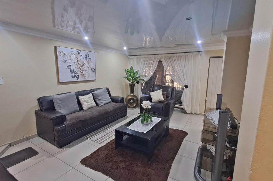 3 Bedroom Property for Sale in Rooihuiskraal Gauteng