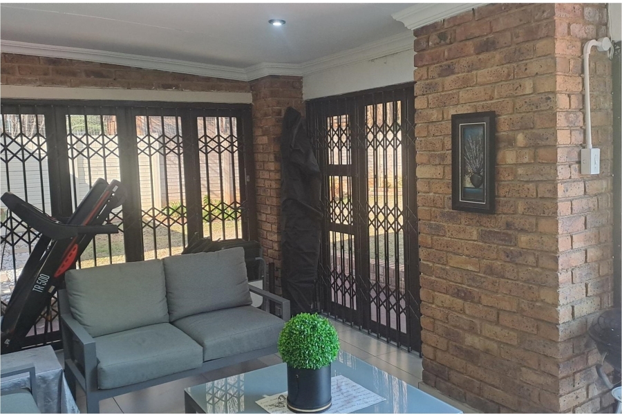 3 Bedroom Property for Sale in Rooihuiskraal Gauteng