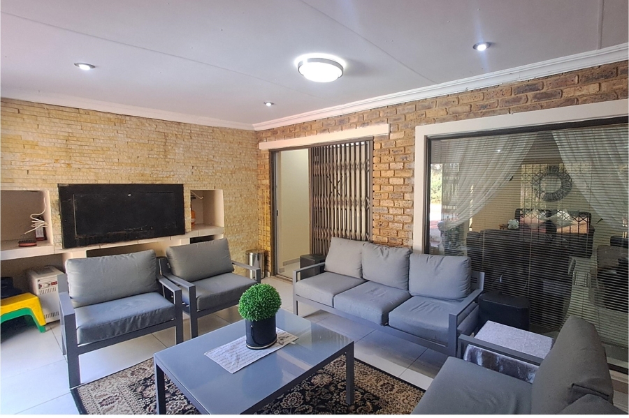 3 Bedroom Property for Sale in Rooihuiskraal Gauteng