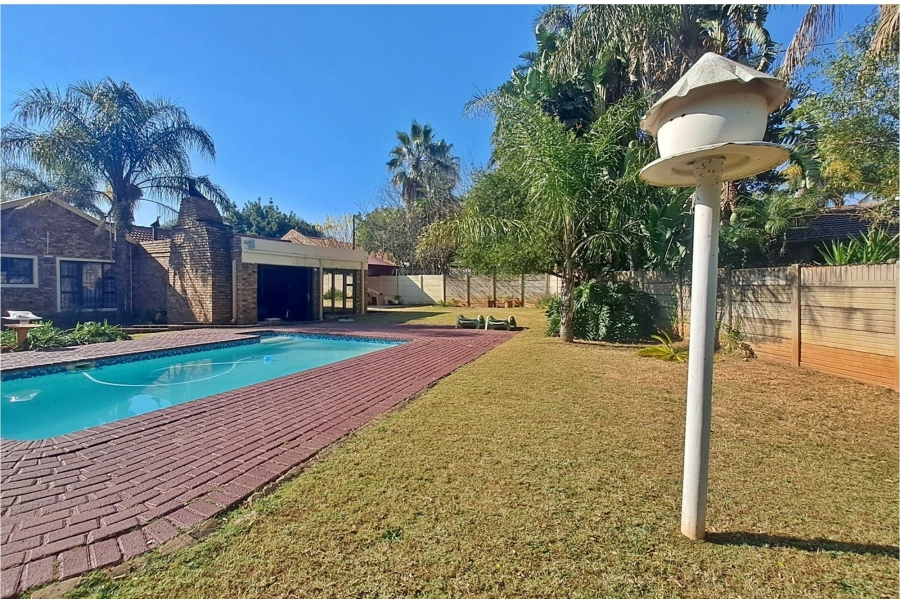 3 Bedroom Property for Sale in Rooihuiskraal Gauteng