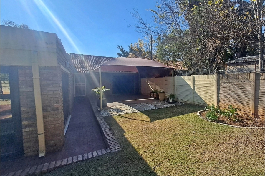 3 Bedroom Property for Sale in Rooihuiskraal Gauteng