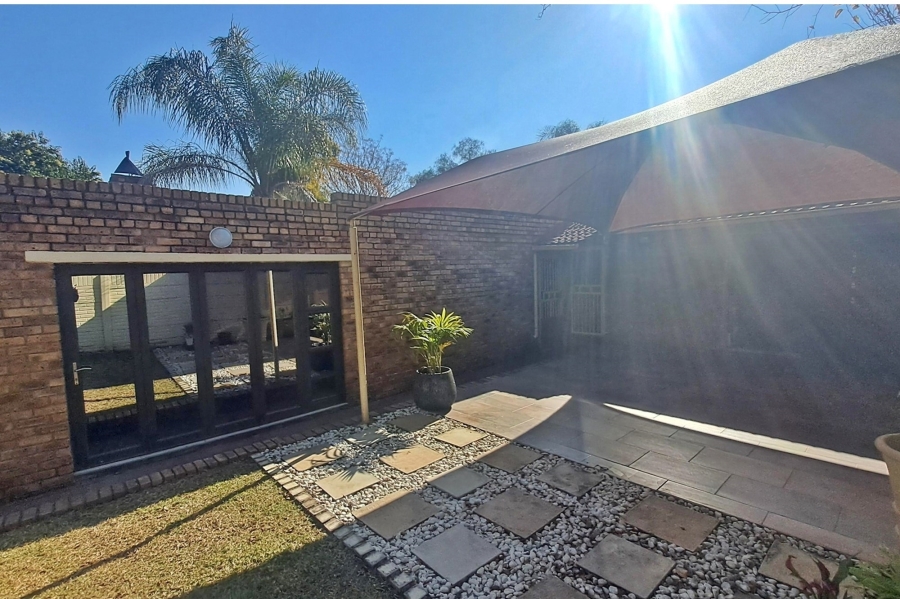3 Bedroom Property for Sale in Rooihuiskraal Gauteng