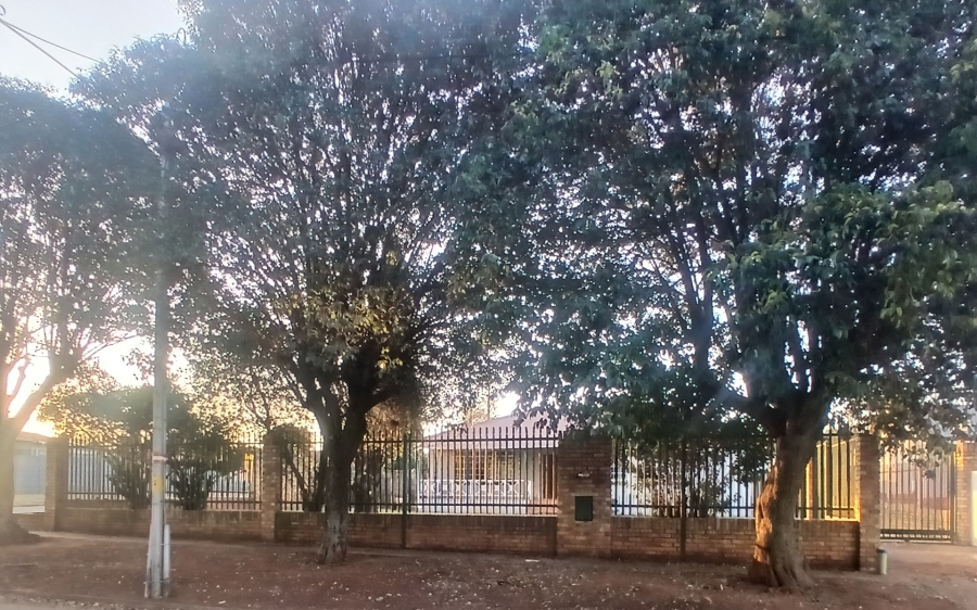 To Let 3 Bedroom Property for Rent in Selection Park Gauteng