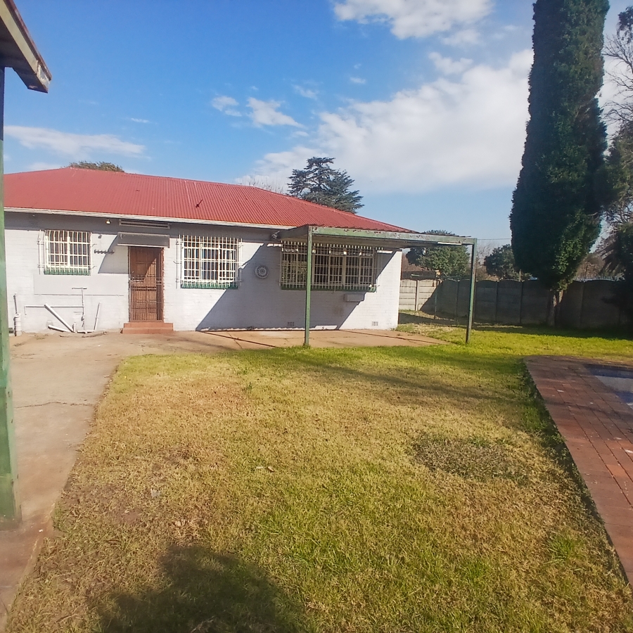 To Let 3 Bedroom Property for Rent in Selection Park Gauteng