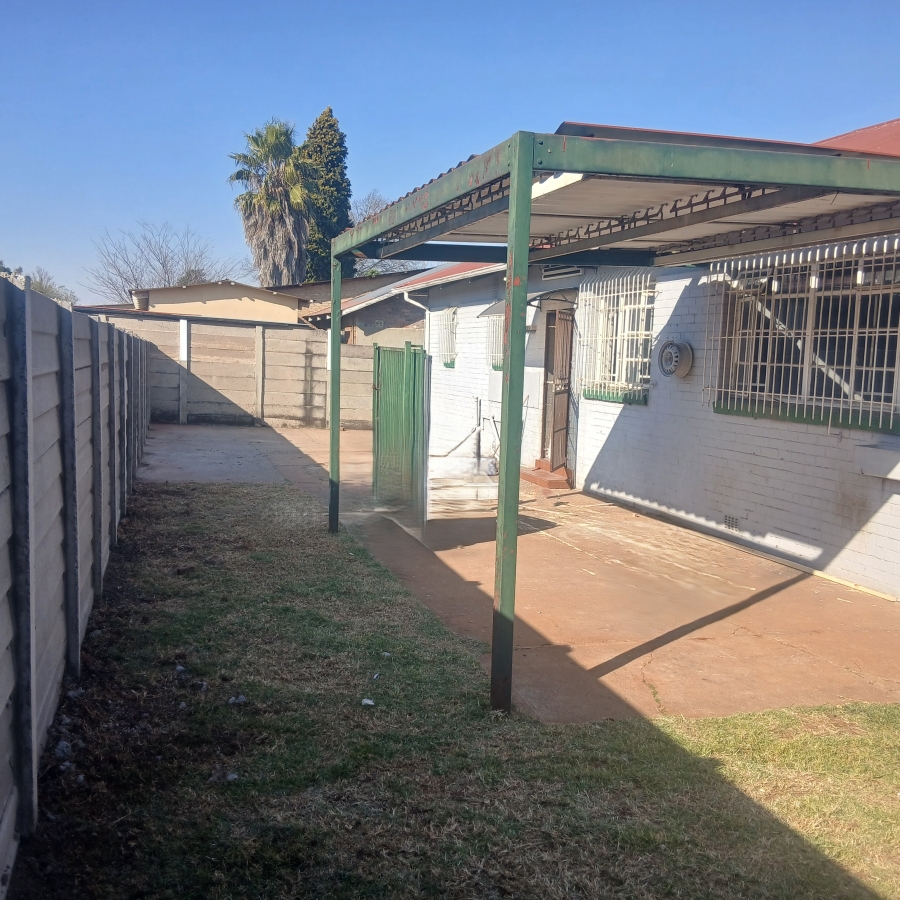 To Let 3 Bedroom Property for Rent in Selection Park Gauteng