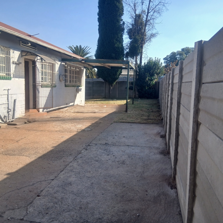 To Let 3 Bedroom Property for Rent in Selection Park Gauteng