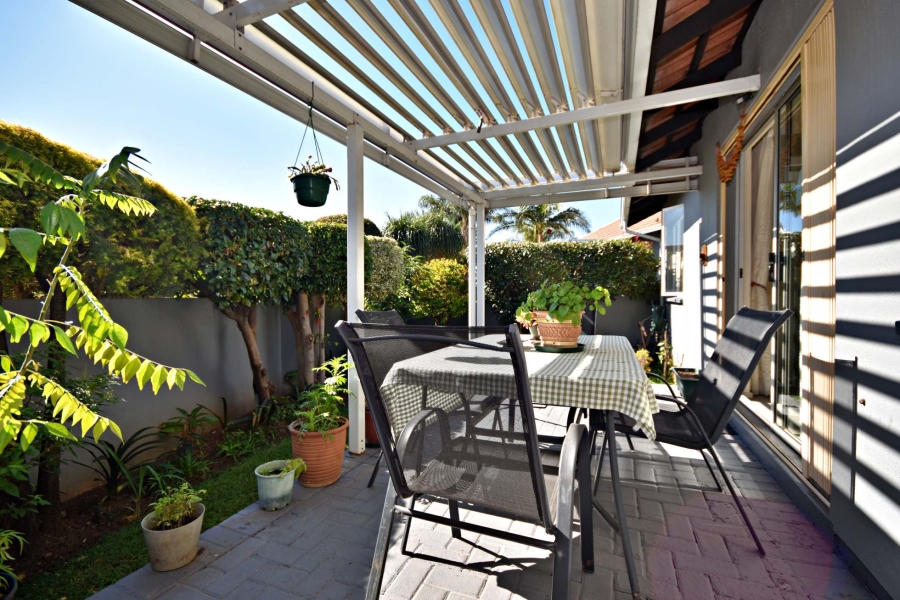 2 Bedroom Property for Sale in Sonneglans Gauteng