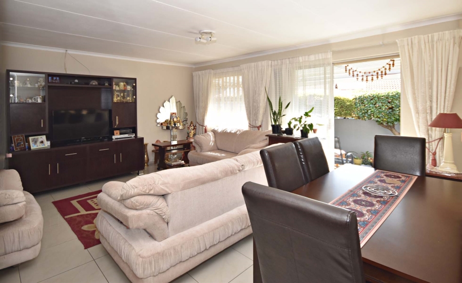 2 Bedroom Property for Sale in Sonneglans Gauteng