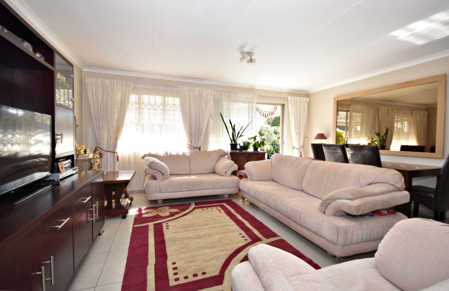 2 Bedroom Property for Sale in Sonneglans Gauteng