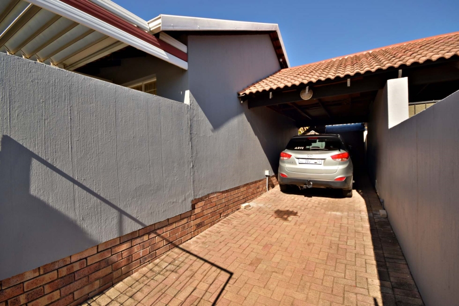 2 Bedroom Property for Sale in Sonneglans Gauteng