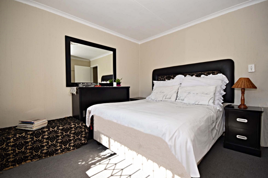 2 Bedroom Property for Sale in Sonneglans Gauteng