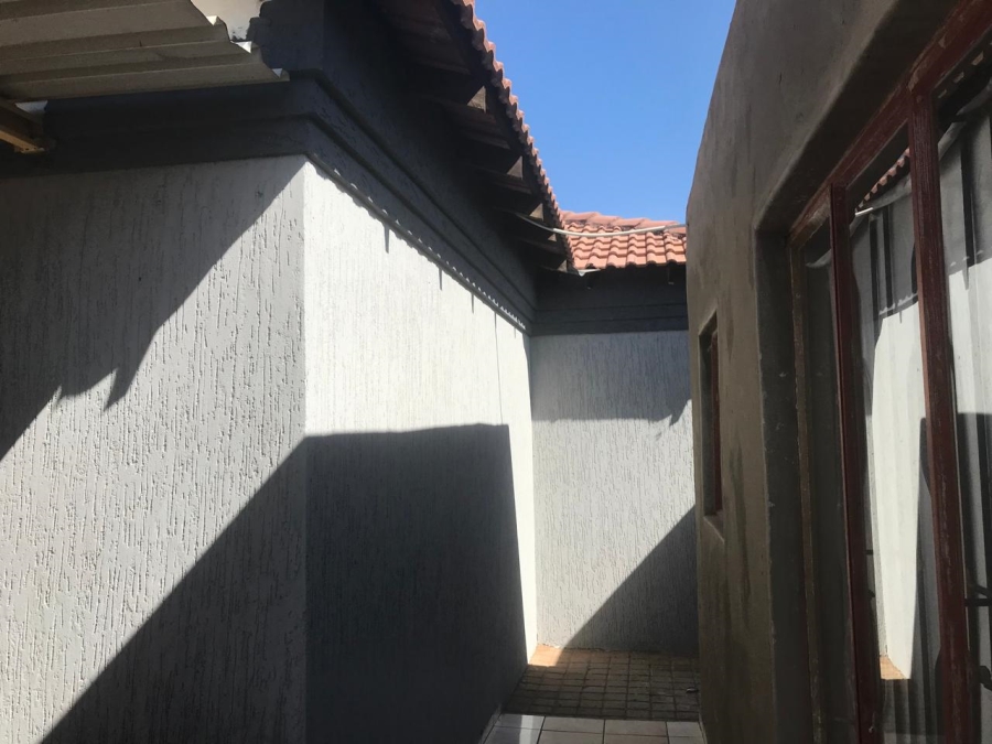 3 Bedroom Property for Sale in Dawn Park Gauteng