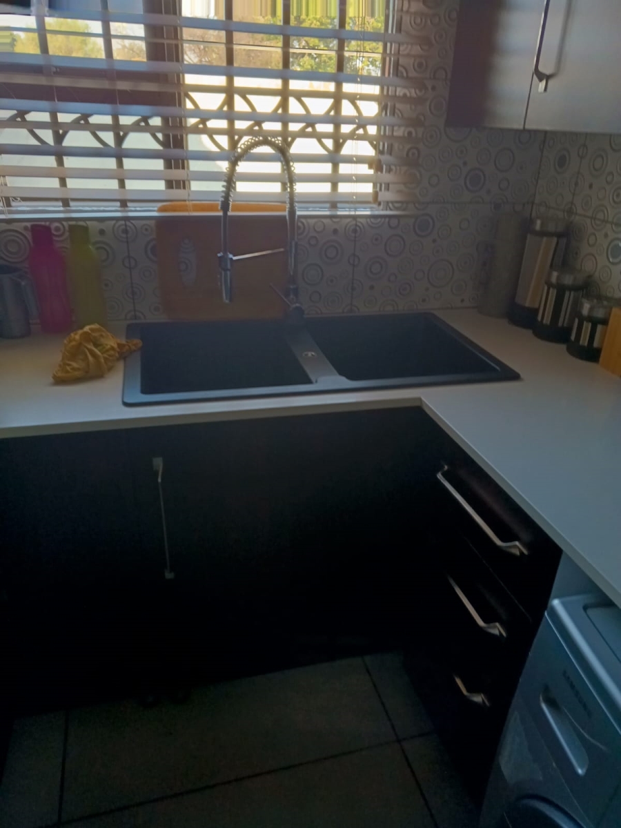 3 Bedroom Property for Sale in Dawn Park Gauteng