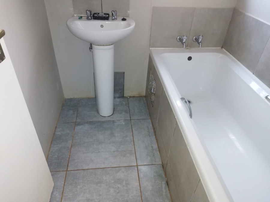 3 Bedroom Property for Sale in Clayville Gauteng