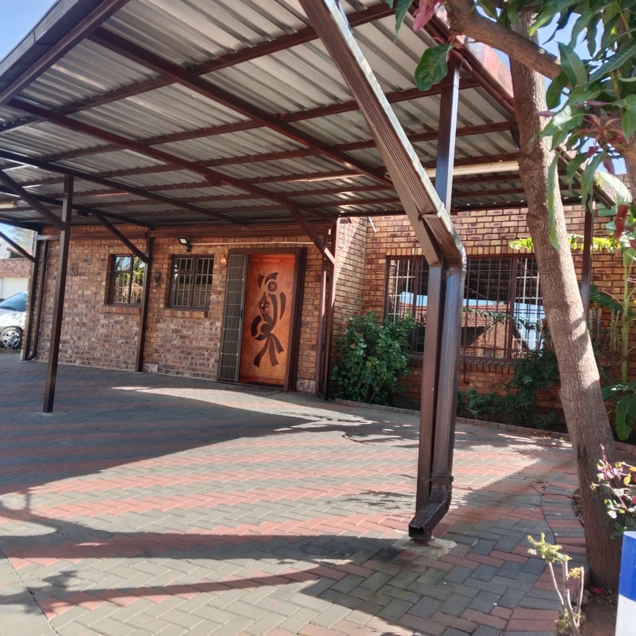 To Let 4 Bedroom Property for Rent in Noordwyk Gauteng