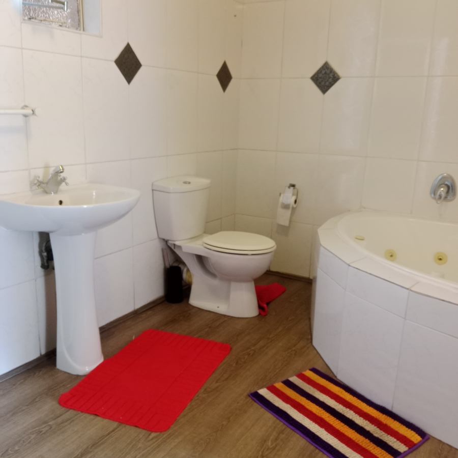 To Let 4 Bedroom Property for Rent in Noordwyk Gauteng