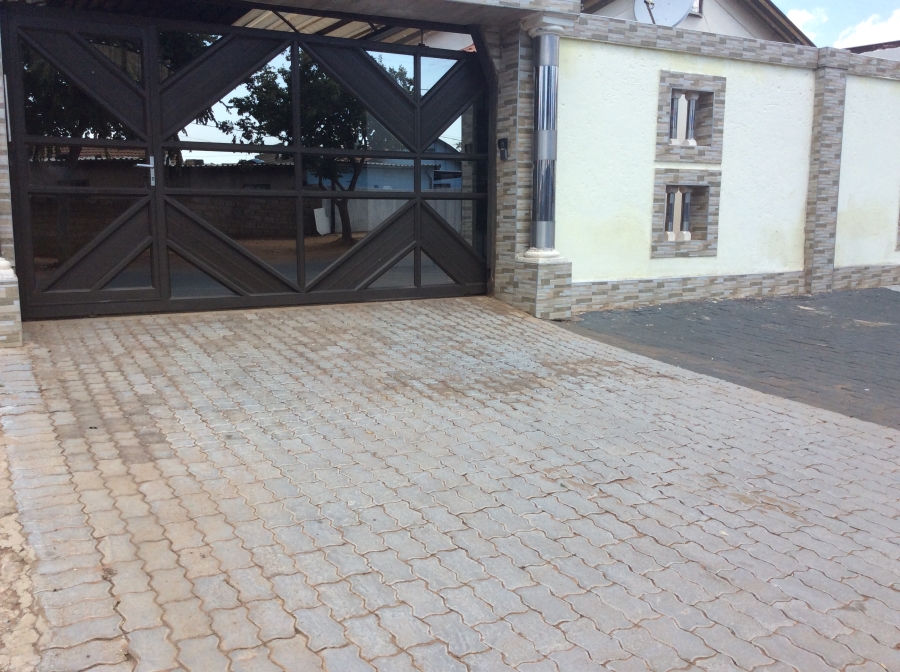 To Let 3 Bedroom Property for Rent in Protea Glen Gauteng