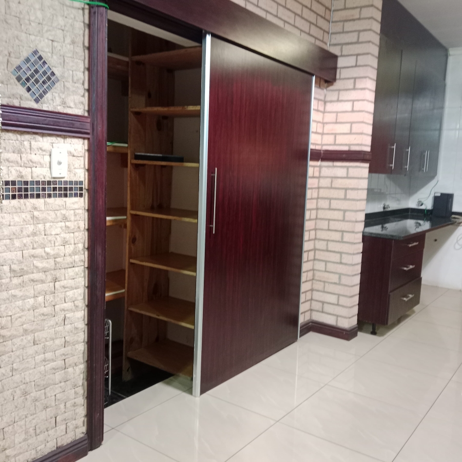 4 Bedroom Property for Sale in Noordwyk Gauteng