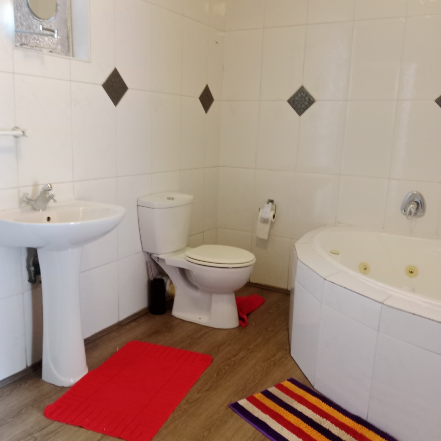4 Bedroom Property for Sale in Noordwyk Gauteng