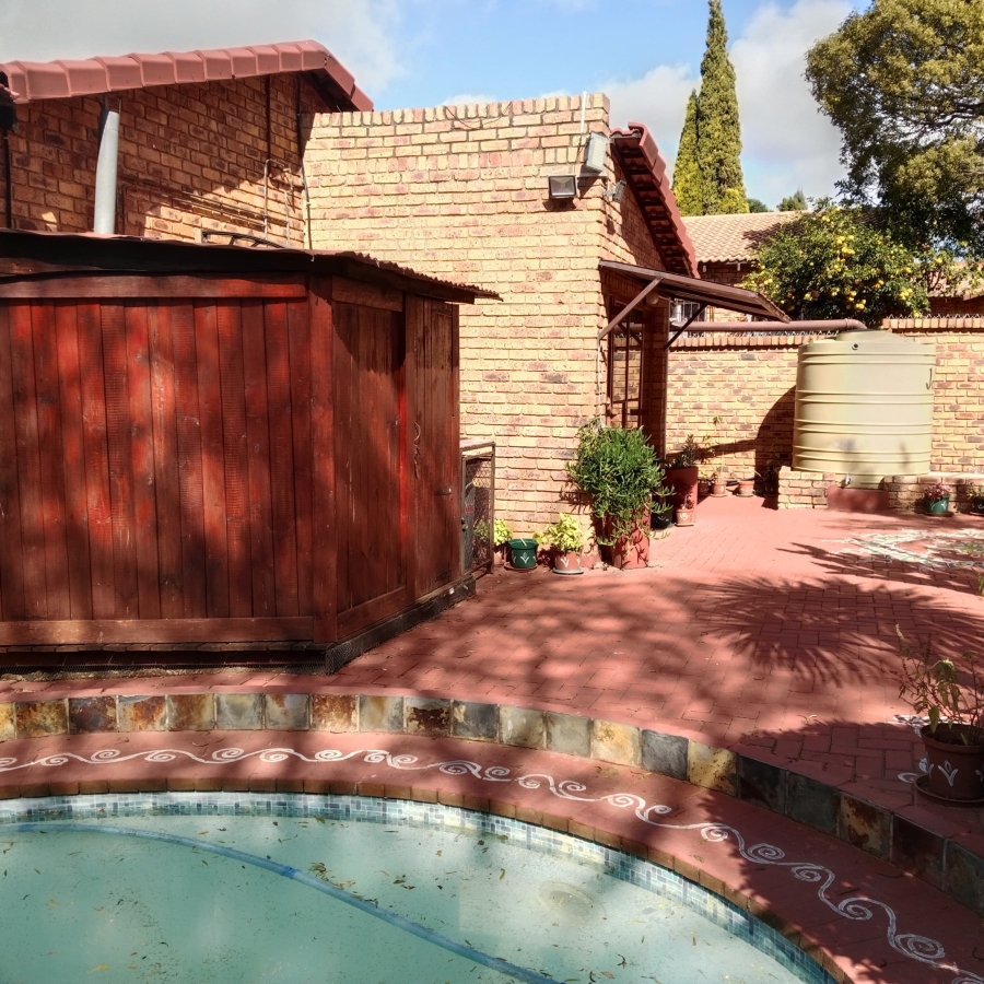 4 Bedroom Property for Sale in Noordwyk Gauteng