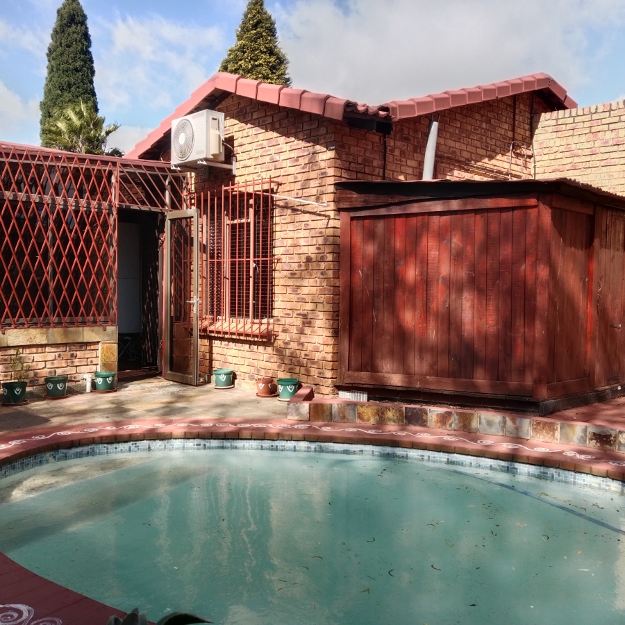 4 Bedroom Property for Sale in Noordwyk Gauteng