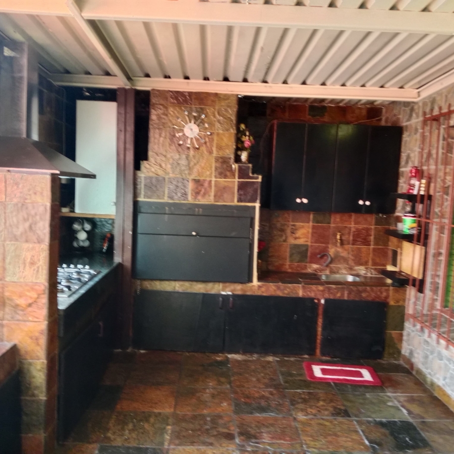 4 Bedroom Property for Sale in Noordwyk Gauteng