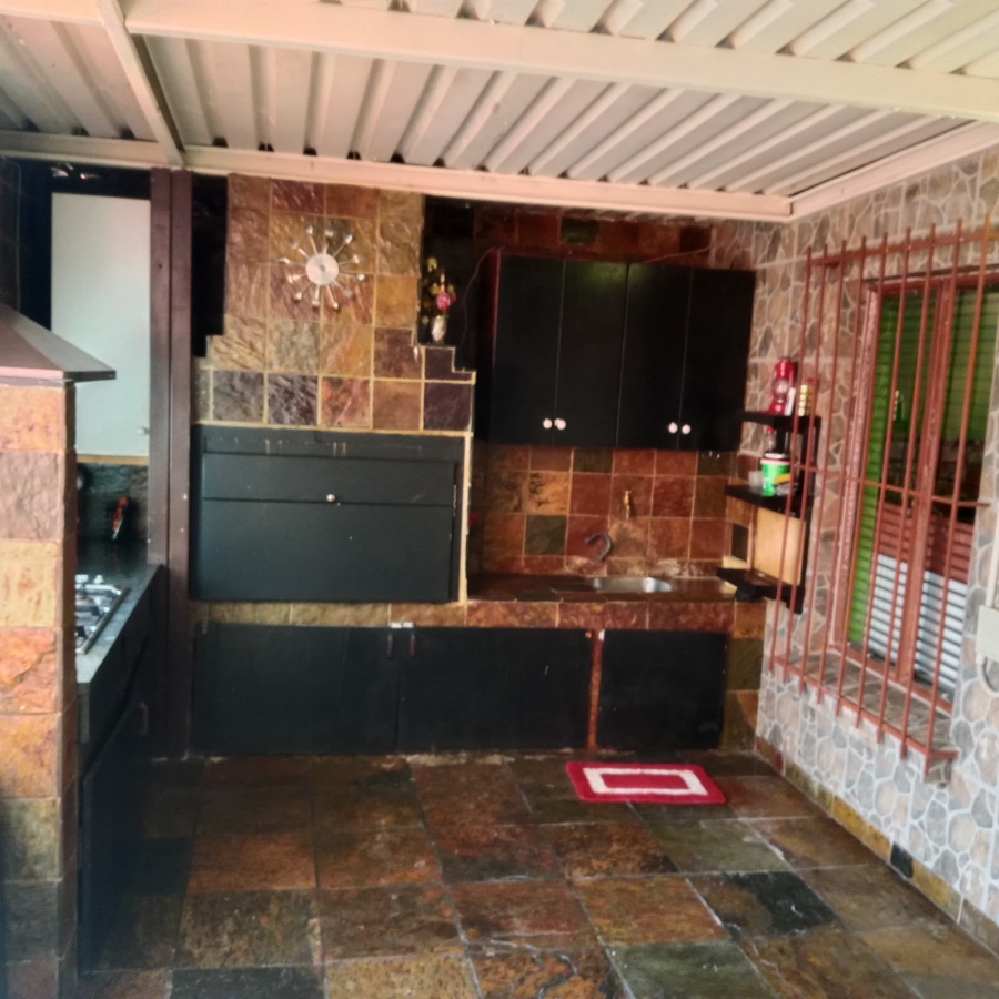 4 Bedroom Property for Sale in Noordwyk Gauteng