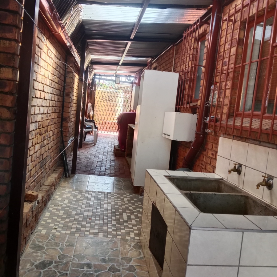 4 Bedroom Property for Sale in Noordwyk Gauteng