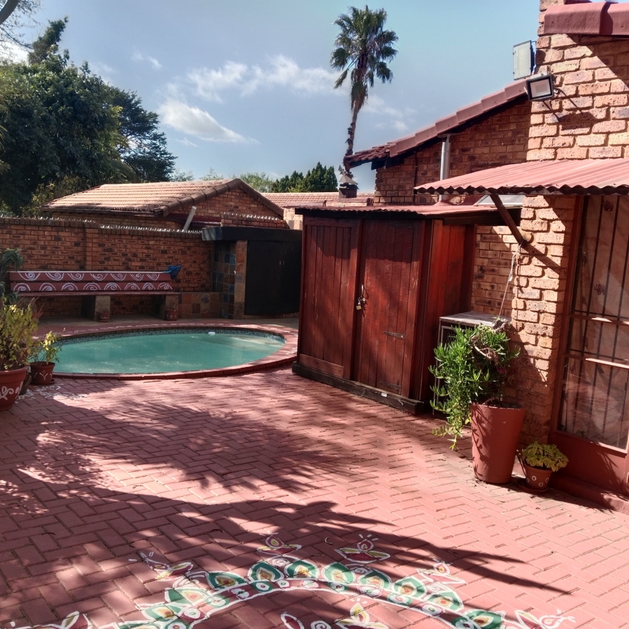 4 Bedroom Property for Sale in Noordwyk Gauteng