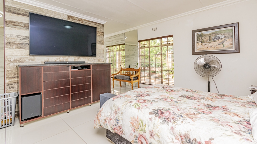 6 Bedroom Property for Sale in Alewynspoort Gauteng