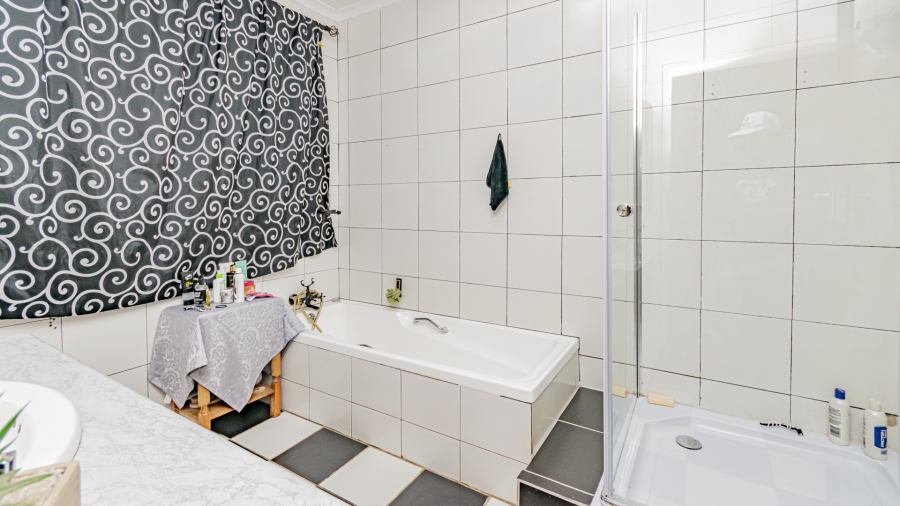 6 Bedroom Property for Sale in Alewynspoort Gauteng