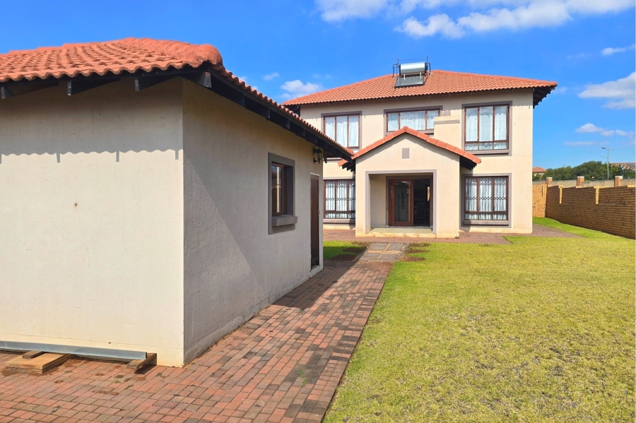 To Let 4 Bedroom Property for Rent in Monavoni Gauteng