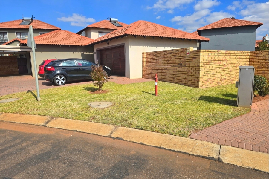 To Let 4 Bedroom Property for Rent in Monavoni Gauteng