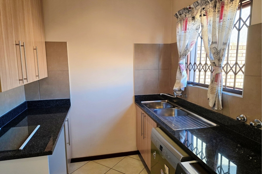To Let 4 Bedroom Property for Rent in Monavoni Gauteng