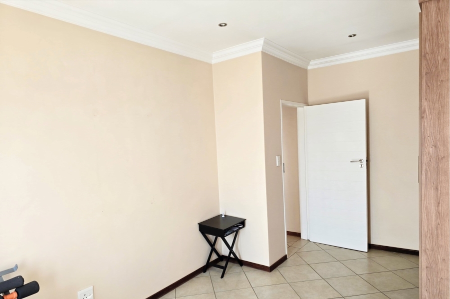 To Let 4 Bedroom Property for Rent in Monavoni Gauteng