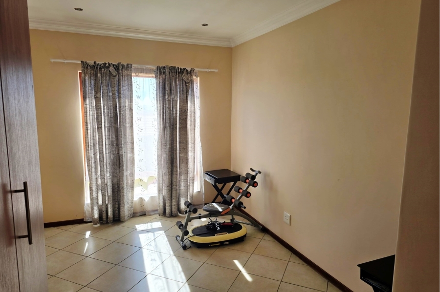 To Let 4 Bedroom Property for Rent in Monavoni Gauteng