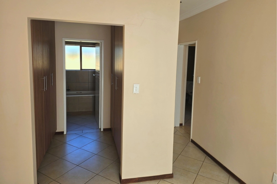 To Let 4 Bedroom Property for Rent in Monavoni Gauteng