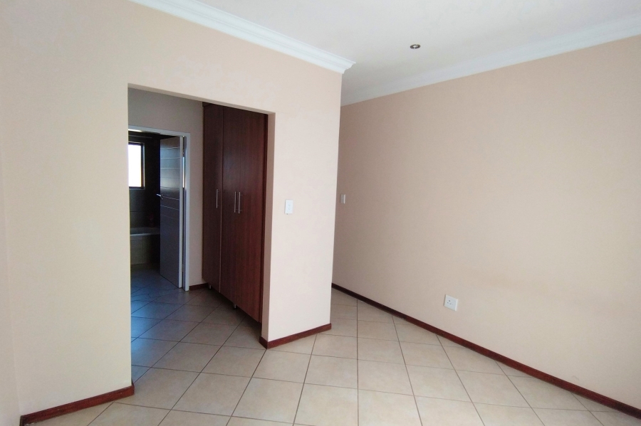 To Let 4 Bedroom Property for Rent in Monavoni Gauteng