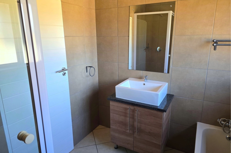 To Let 4 Bedroom Property for Rent in Monavoni Gauteng