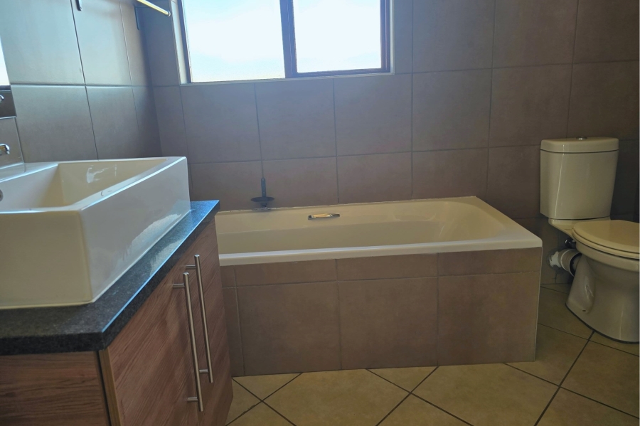 To Let 4 Bedroom Property for Rent in Monavoni Gauteng