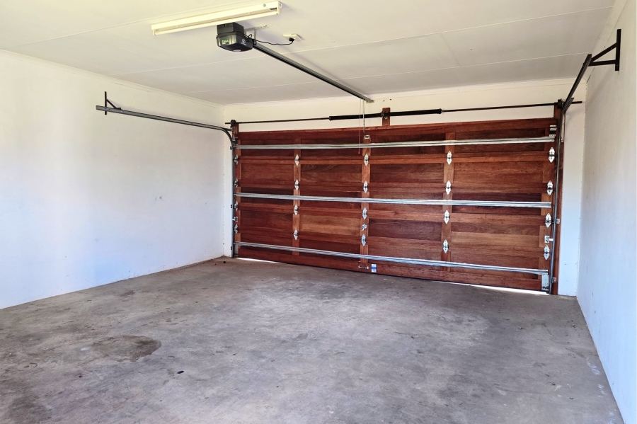 To Let 4 Bedroom Property for Rent in Monavoni Gauteng