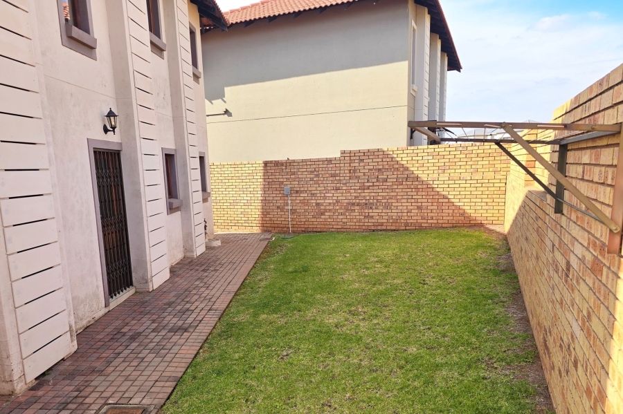 To Let 4 Bedroom Property for Rent in Monavoni Gauteng