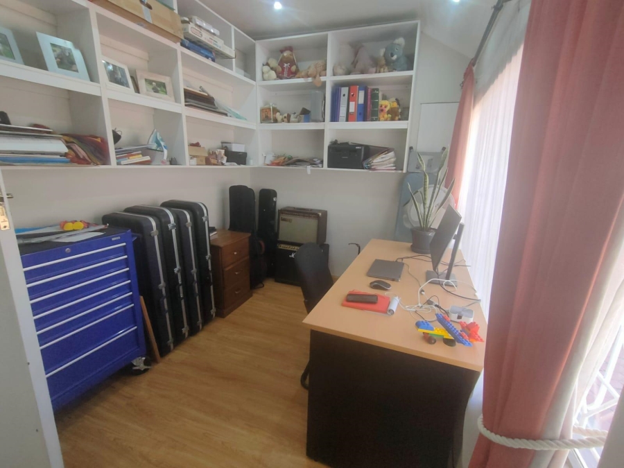 To Let 4 Bedroom Property for Rent in Berario Gauteng