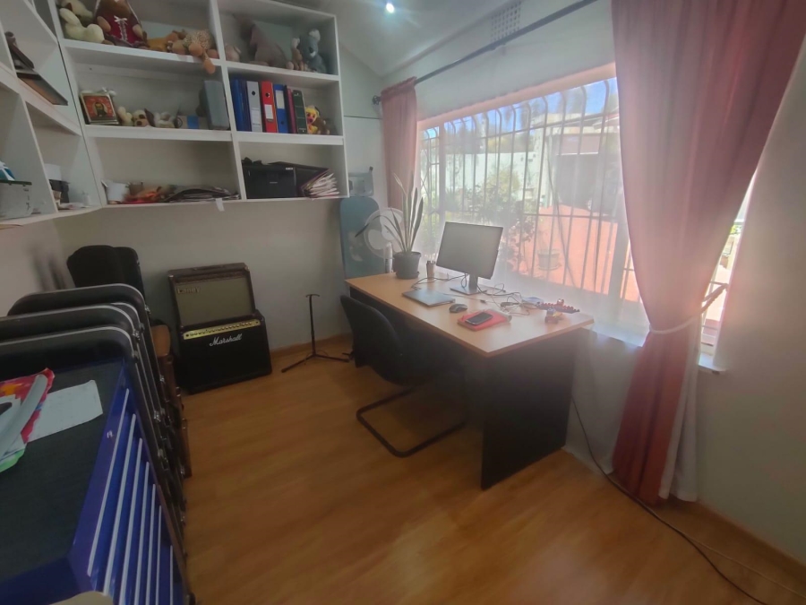To Let 4 Bedroom Property for Rent in Berario Gauteng