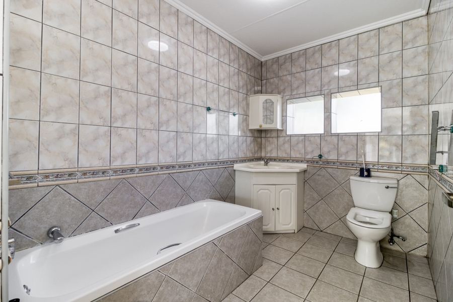 4 Bedroom Property for Sale in Quellerina Gauteng